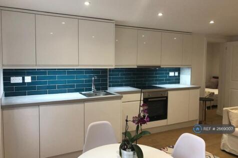 Flat 1: Gourmet Kitchen