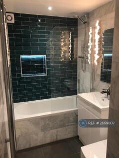 Flat 1: Bathroom