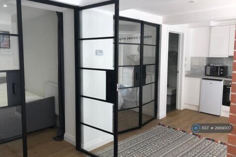 Flat 2: 3 Bed