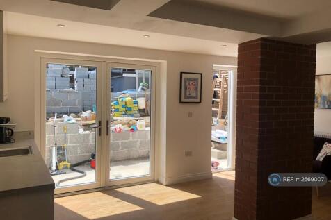 Flat 2: 3 Bed