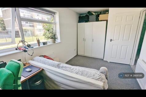 Bedroom 2/Office