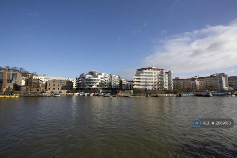 View Across River From Outside Steamahip House