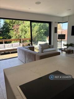 Open Plan Kitchen / Living Room Area