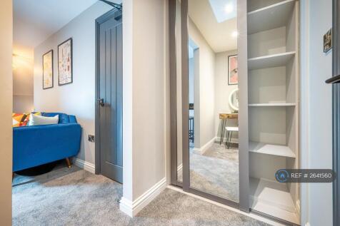 Fully Built In Wardrobes