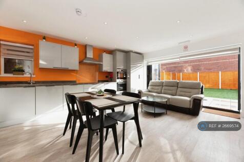 Kitchen / Living Area 