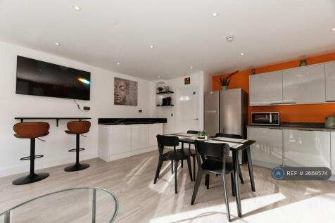 Kitchen / Living Area