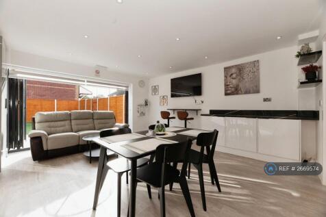 Kitchen / Living Area