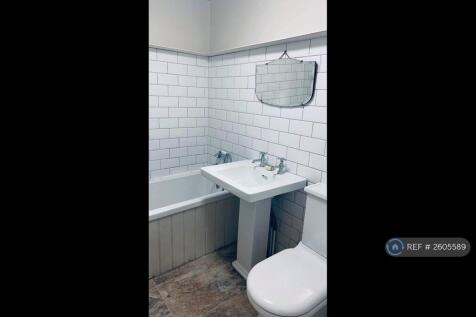 Large Deco Style Bathroom Features