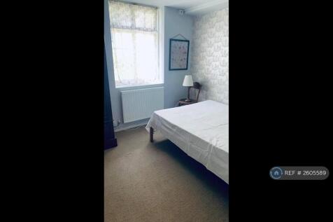 Square Double Bedroom / Country Window