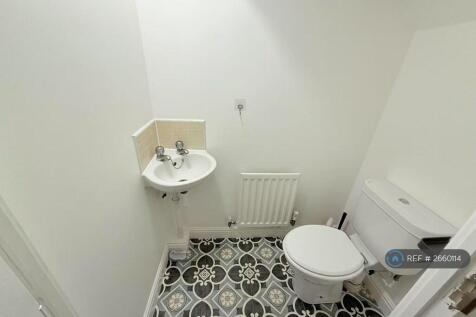 Downstairs Toilet 