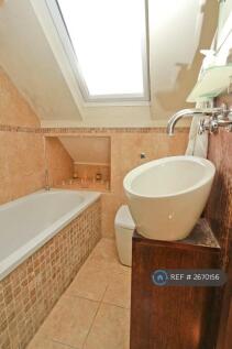 Bathroom 2 (En-Suite)