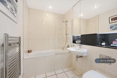 Family Bathroom, Commodore House,Sw18