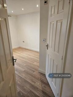 Master Bedroom, Ensuite Door On The Right