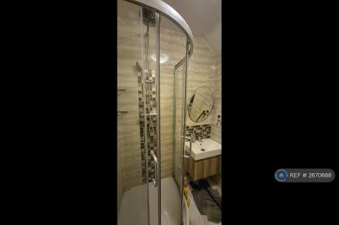 Shower (First Floor)
