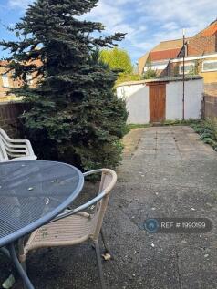 Garden With Access To a Large Shed