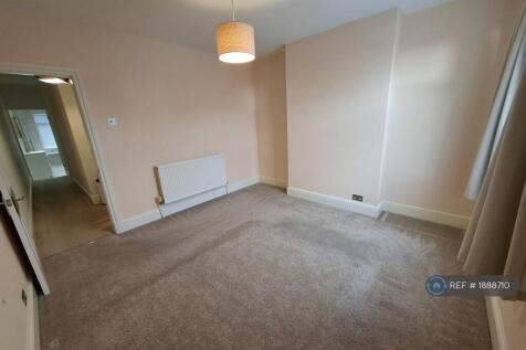 Front Bedroom Photo 1