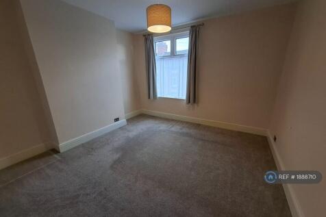 Front Bedroom Photo 2