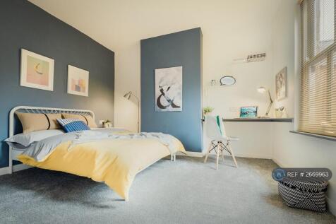 First Floor Middle Bedroom
