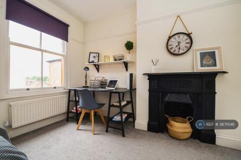 First Floor Middle Bedroom