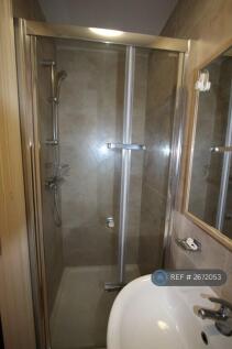 Bathroom With 0.9m Large Shower