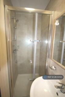 Bathroom With 0.9m Large Shower