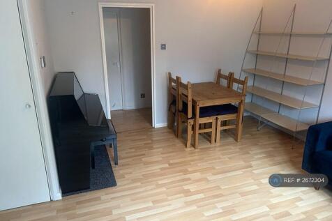 Lounge/Dining Area