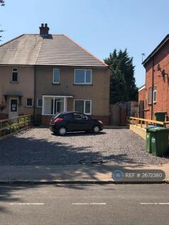 Large Driveway For 6 Cars