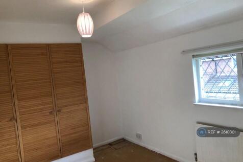 Large Front Bedroom (Carpet To Be Fitted)