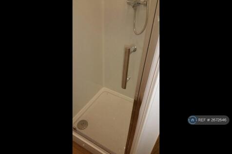 Separate Shower Room
