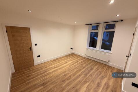 Front Bedroom Pic 2