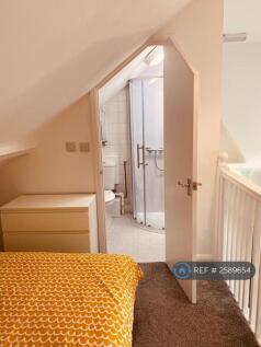 Bedroom 5 Into Ensuite