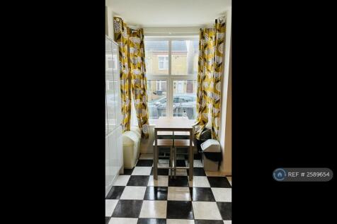 Shared Kitchen/Breakfast Room