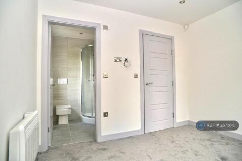 The Main Bathroom Is En-Suite