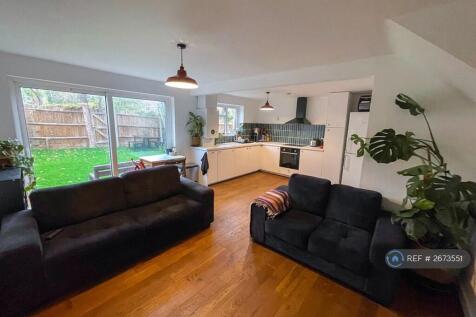 Living Room / Kitchen