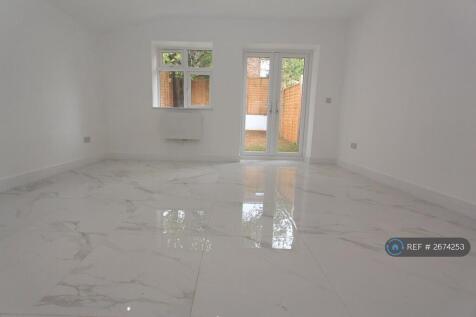 Bedroom Through To The Garden