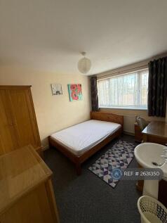 Second Floor Front Double Bedroom With Sink