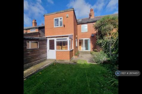 South Facing Garden &amp; Patio