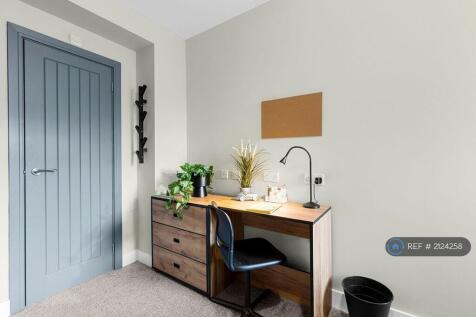 All Rooms: Desk w Chair, Noticeboard