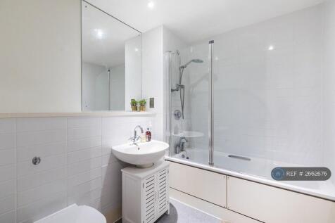 Modern Well-Lit Bathroom