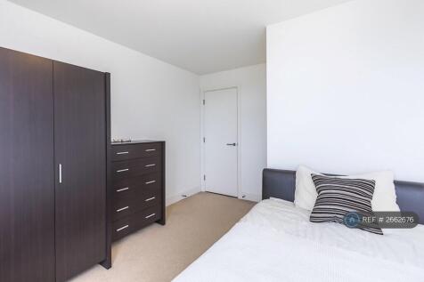 Double Bedroom 1 With Built-In Closet