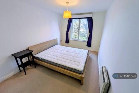 Main Room 1 (King Size & Integrated Wardrobe))