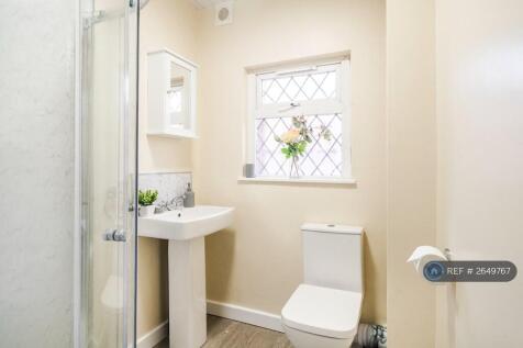 Shower Room - Hosted By Be More Homely
