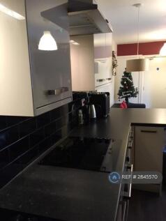 Fully Fitted Kitchen