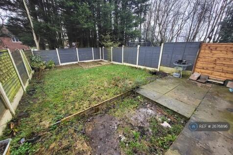 Extensive South Facing Garden 