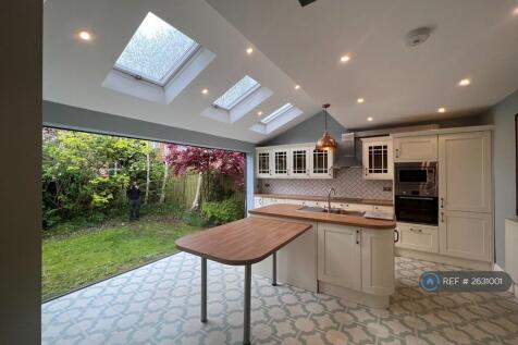 Beautiful Open-Plan Space With Bi-Fold Doors