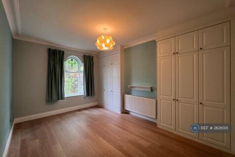Double Bedroom With Newly Refurbished En-Suite