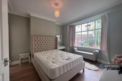 Double Bedroom With En-Suite