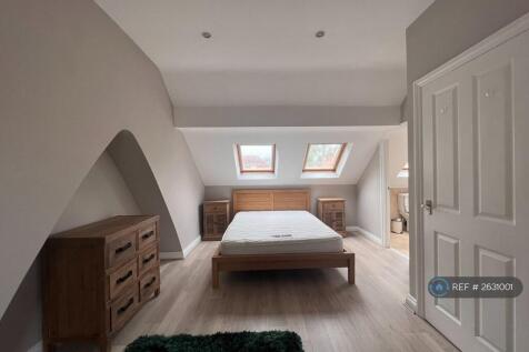 Velux Windows; Walk-In Wardrobe; En-Suite