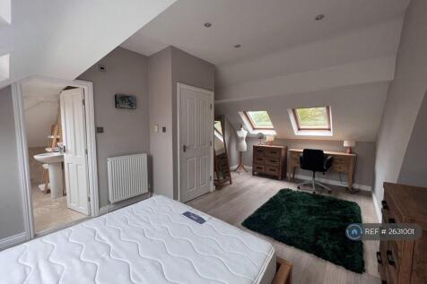 Velux Windows; Walk-In Wardrobe; En-Suite