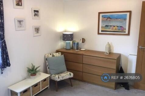 Chest Of Drawers In Bedroom 